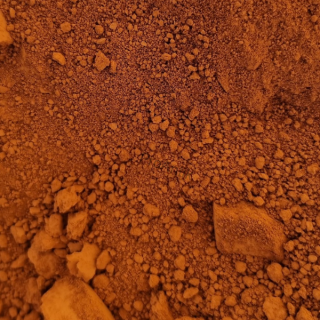 Srnčí hněď, práškový pigment